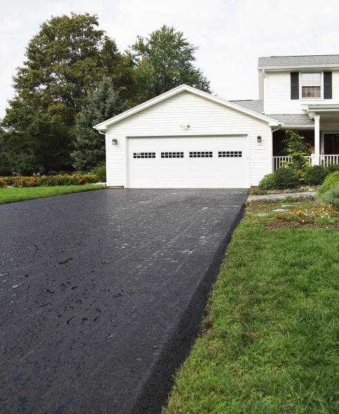 Blacktop Driveway Paving in Hemet
